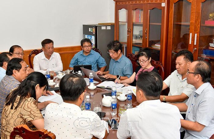 Đại diện các cơ quan có liên quan thảo luận các giải pháp để các tác phẩm lan tỏa sâu rộng đến đông đảo công chúng, thể hiện sự tri ân những đóng góp của thế hệ đi trước.