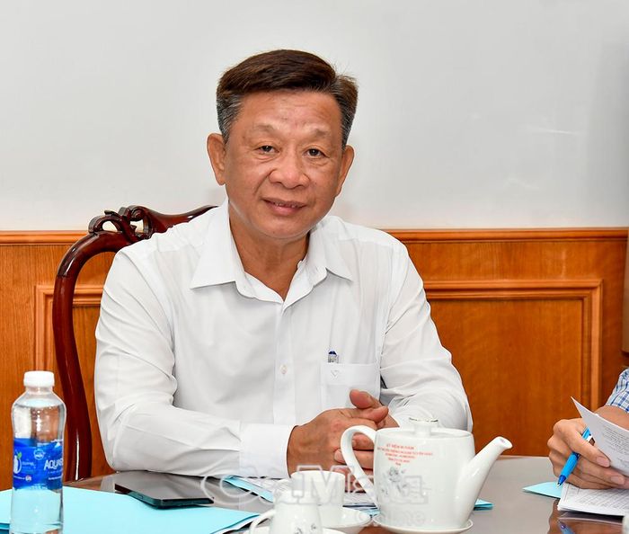 Trưởng Ban Tuyên giáo và Dân vận Tỉnh ủy Hồ Trung Việt giao ngành chuyên môn tính toán và thẩm định kinh phí sản xuất, bảo đảm chặt chẽ, tiết kiệm và đúng quy định pháp luật.