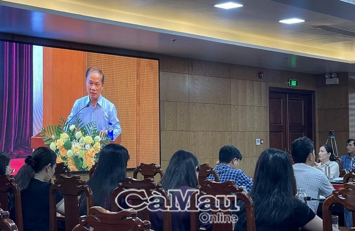 Các đại biểu nghe đồng chí Phạm Tất Thắng, Phó Trưởng ban Thường trực Ban Tuyên giáo và Dân vận Trung ương, trình bày báo cáo tóm tắt kết quả công tác tuyên giáo, dân vận 6 tháng đầu và phương hướng, nhiệm vụ 6 tháng cuối năm 2026.