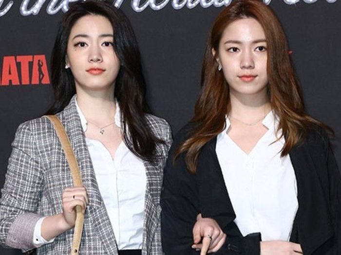 Chị gái song sinh Hyoyoung cũng tham gia đe dọa thành viên Ahreum.