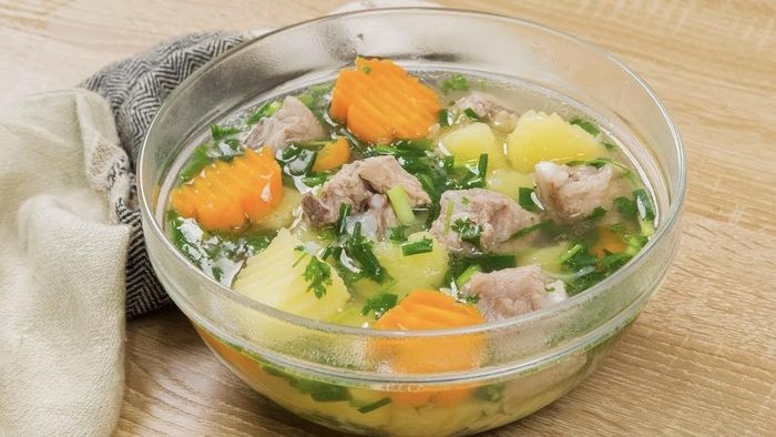 Bạn cũng có thể thêm khoai tây hoặc các nguyên liệu khác để cân bằng hương vị món ăn. Ảnh minh họa