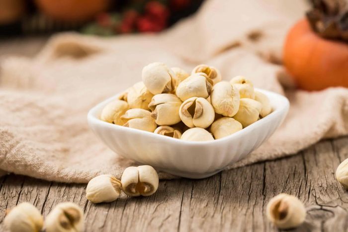 Hạt sen khô có hàm lượng protein, carbohydrate và các khoáng chất cao hơn