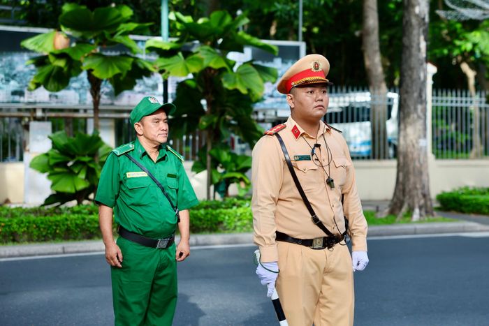 CSGT và lực lượng Thanh niên xung phong có mặt trên đường Nam Kỳ Khởi Nghĩa