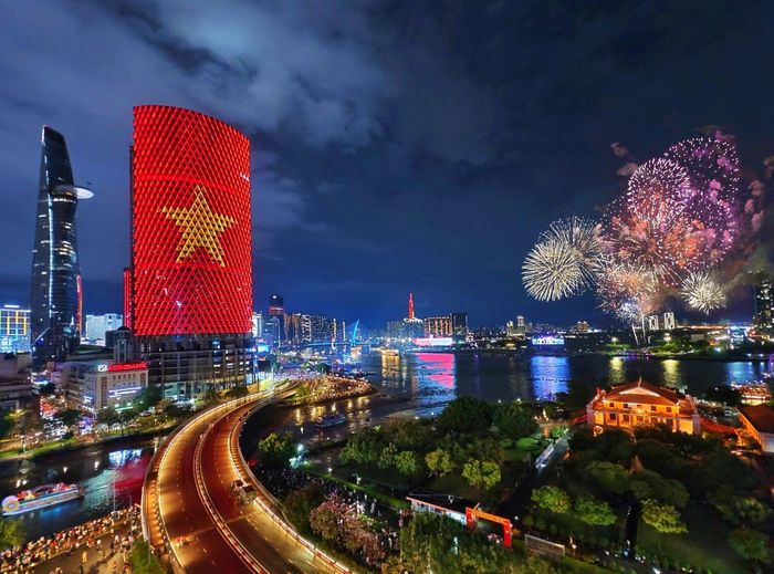 TPHCM ngày càng hiện đại, văn minh, nghĩa tình - Ảnh: Minh Quân