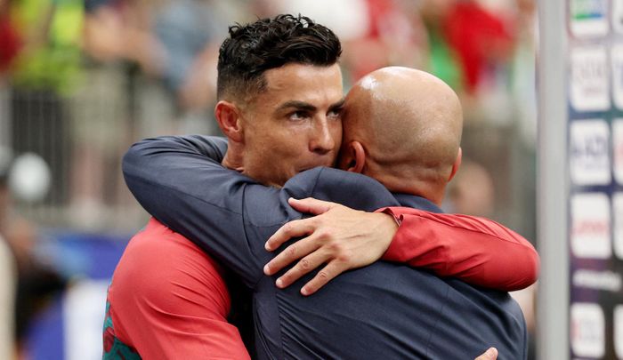 HLV Martinez luôn khen ngợi Ronaldo sau mỗi trận đấu. (Ảnh: Reuters)