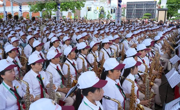 Khoảng 700 thành viên dàn kèn Hiệp nhất miền Đại Đồng (Ninh Bình, thuộc Giáo phận Bùi Chu) đã vượt quãng đường hơn 1.700 km vào Cà Mau nhiều ngày trước.