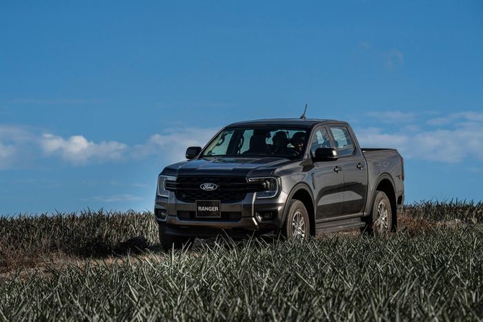 Ford Ranger XLS 2026 bản nâng cấp.