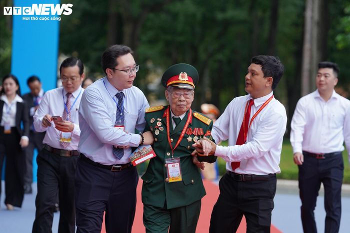 Bí thư Thành ủy TP.HCM nhấn mạnh, mảnh đất Sài Gòn - Gia Định là nơi Chủ tịch Hồ Chí Minh ra đi tìm đường cứu nước, đồng thời cũng là nơi Người luôn mong muốn được trở lại. Với Đảng bộ, chính quyền và Nhân dân thành phố, việc mang tên Bác Hồ kính yêu vừa là niềm vinh dự thiêng liêng, vừa là nguồn động viên to lớn nhưng cũng là trách nhiệm rất nặng nề.