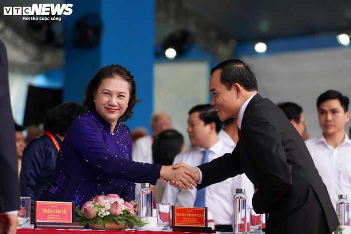 Ủy viên Bộ Chính trị, Bí thư Thành ủy TPHCM Trần Lưu Quang và nguyên Chủ tịch Quốc hội Nguyễn Thị Kim Ngân.