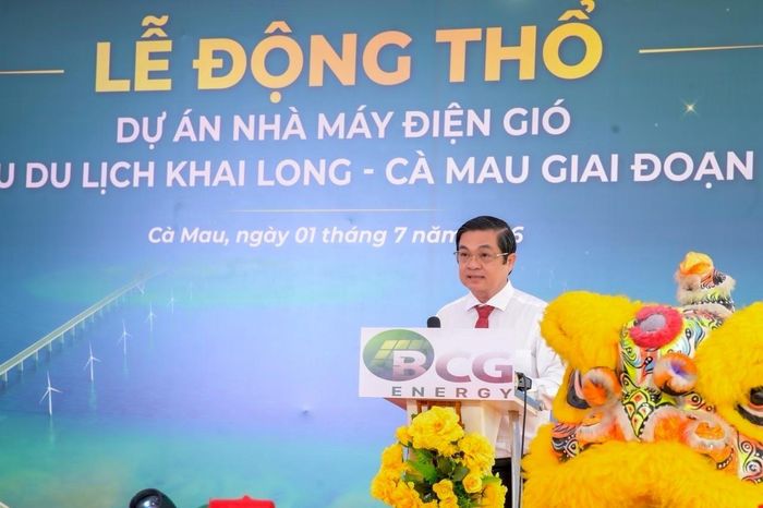 Phó Chủ tịch UBND tỉnh Cà Mau Huỳnh Chí Nguyện phát biểu tại lễ khởi công.