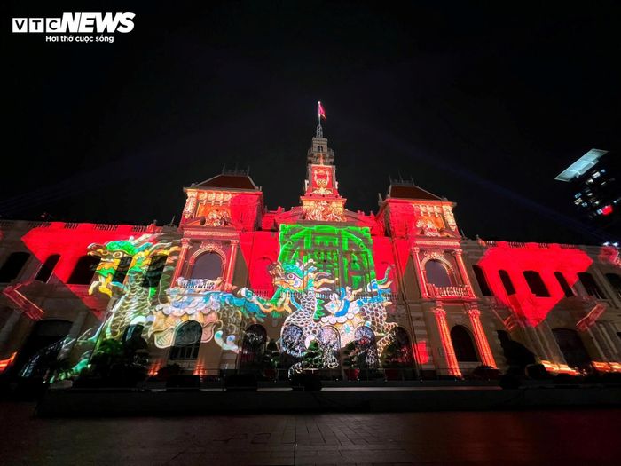 Chương đầu tiên - “Hoài niệm” tái hiện vẻ đẹp trường tồn của các di sản kiến trúc, những cột mốc đầu tiên trong quá trình hình thành và phát triển thành phố, đồng thời tôn vinh sức sáng tạo của con người trong suốt nửa thế kỷ qua.