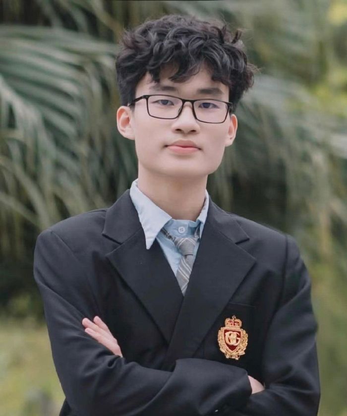 Phạm Đức Minh (sinh năm 2007), cựu học sinh lớp chuyên hóa, Trường THPT chuyên Nguyễn Huệ (Hà Nội) - thủ khoa toàn quốc tổ h ợp D07 tại kỳ thi tốt nghiệp THPT 2026. Ảnh: NVCC