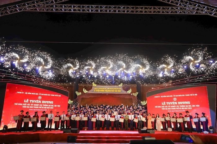 Theo Luật Thủ đô năm 2026, khoa học công nghệ và đổi mới sáng tạo là một trong những lĩnh vực được hưởng lợi trực tiếp từ các cơ chế mới của luật. Thông qua việc trao cho thành phố chủ động xây dựng và thực hiện chính sách, Luật đã tạo thêm điều kiện để hình thành hệ sinh thái đổi mới sáng tạo đồng bộ, từ các trung tâm nghiên cứu, trung tâm đổi mới sáng tạo, khu công nghệ cao đến các mô hình hỗ trợ khởi nghiệp sáng tạo và doanh nghiệp công nghệ.