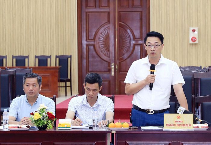 Đại diện các chủ đầu tư dự án báo cáo tiến độ. Ảnh: TA