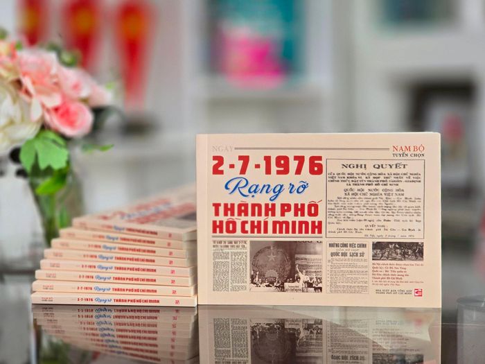 Cuốn sách “Ngày 2-7-1976 Rạng rỡ Thành phố Hồ Chí Minh” - Ảnh: Q.M