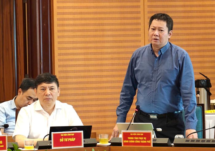 Giám đốc Trung tâm Phục vụ hành chính công thành phố Phan Văn Phúc phát biểu. Ảnh: Viết Thành