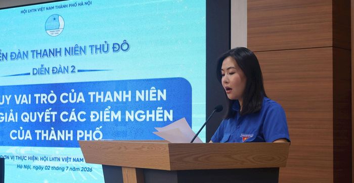 Phó Chủ tịch Hội LHTN Việt Nam thành phố Hà Nội Nguyễn Phương Thảo phát biểu đề dẫn tại diễn đàn.