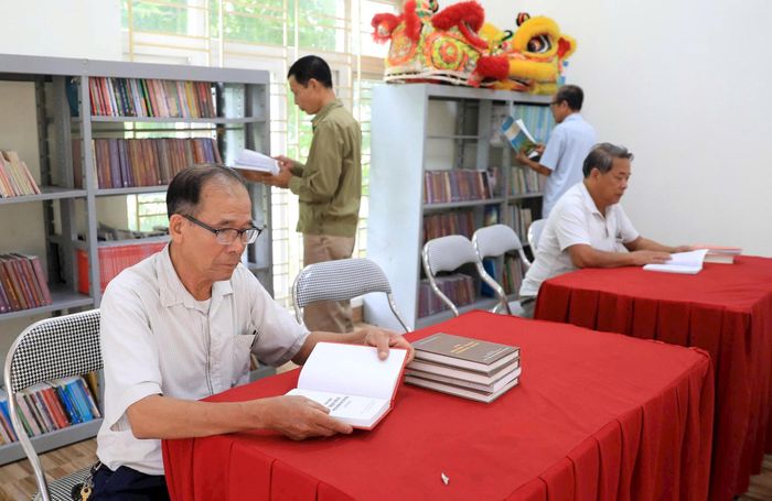 Hoạt động của người dân ở thôn Giang Triều, xã Ứng Hòa. Ảnh: Quang Thái