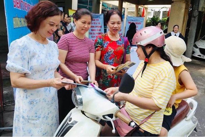 Các hoạt động tuyên truyền góp phần nâng cao nhận thức của người dân về vai trò của công tác dân số. Ảnh: NO