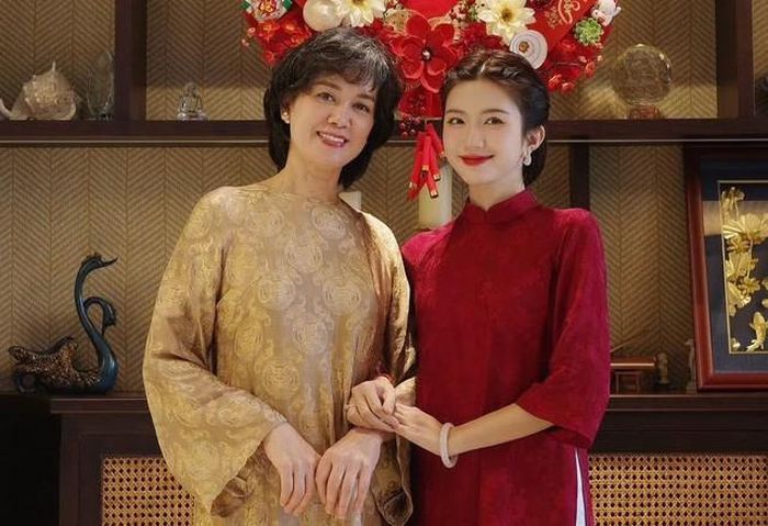 Ngọc Huyền và mẹ chồng.