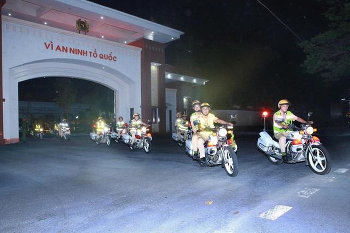 Công an Nghệ An triển khai các giải pháp phòng ngừa, đấu tranh, xử lý tình trạng thanh, thiếu niên, học sinh vi phạm pháp luật về trật tự, an toàn giao thông và gây rối an ninh trật tự trên các tuyến, địa bàn trọng điểm.
