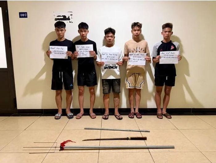 Bốn đối tượng bị khởi tố về tội gây rối trật tự công cộng. Ảnh: CAHN