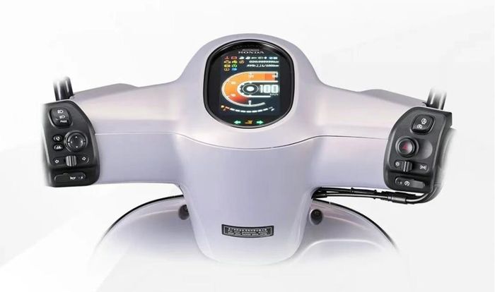 Bảng đồng hồ điều khiển 5 inch cũ đã được thay thế bằng màn hình TFT 7 inch mới