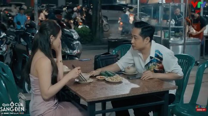 Hoàng đưa 15 chỉ vàng nhờ bạn gái mới cất giấu hộ. Ảnh VTV