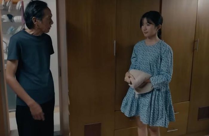 Ông Lương nghi ngờ khi thấy con gái tâm trạng không vui. Ảnh VTV