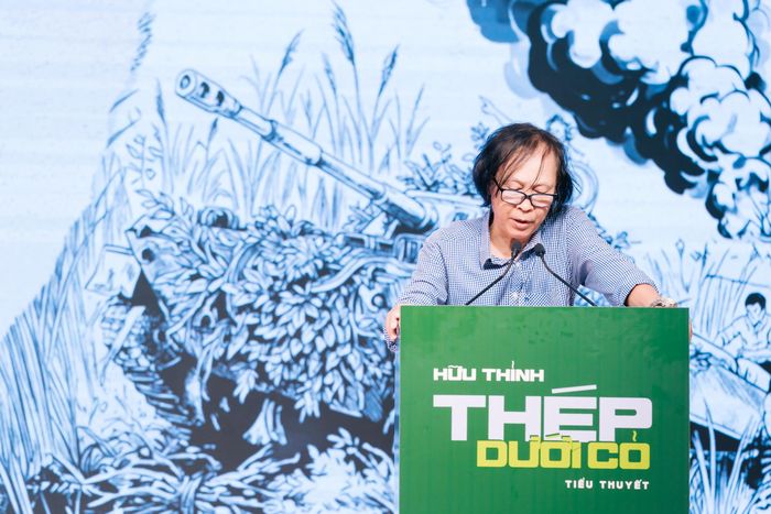Nhà thơ Nguyễn Việt Chiến.