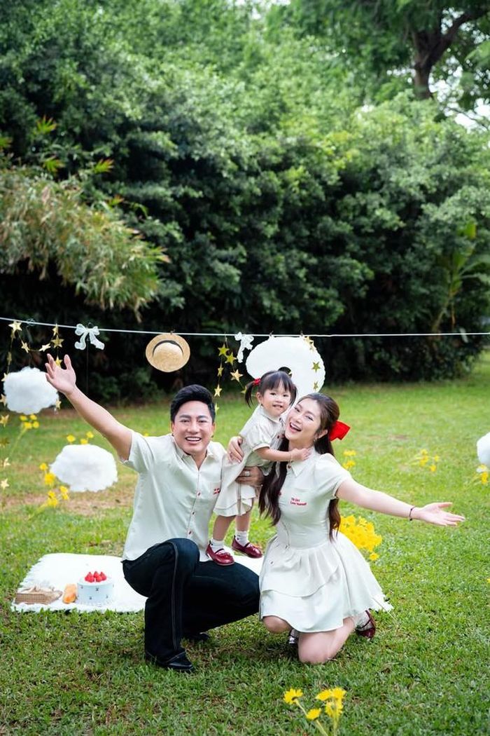 Thanh Trúc chia sẻ hình ảnh gia đình hạnh phúc bên nhau.