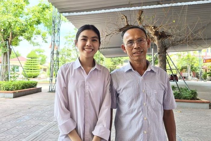 Ước mơ trở thành bác sĩ được nuôi dưỡng từ những ngày nữ sinh sống bên ông bà nội. Ảnh:NVCC.