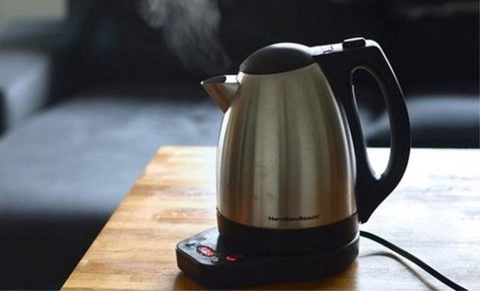 Khi nấu nước bạn không nên đổ lượng nước quá ít, thấp hơn mức quy định hoặc quá nhiều, cao hơn mức tối đa.