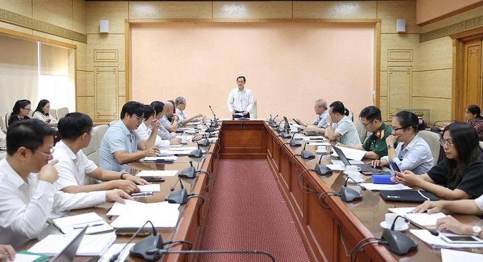 Các đại biểu tại điểm cầu Bộ Y tế tham dự họp.
