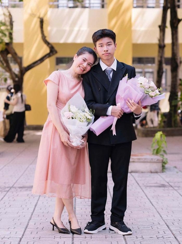 Người thân là chỗ dựa vững chắc để Huy đạt được kết quả cao trong học tập.
