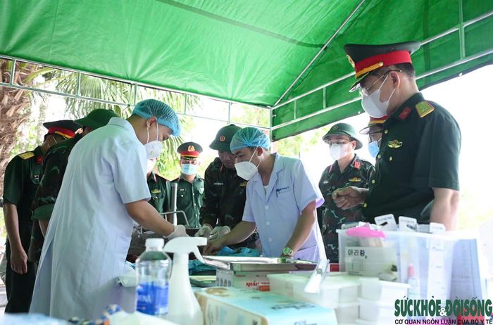 Dưới sự giám sát nghiêm ngặt của các cơ quan chuyên môn, công tác thu thập mẫu sinh phẩm được tiến hành từng bước một cách thận trọng, nhằm bảo mật tuyệt đối dữ liệu và đảm bảo cơ sở pháp lý vững chắc.