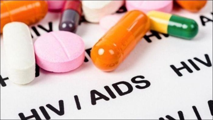 Điều trị bằng thuốc kháng virus (ARV) giúp HIV trở thành một bệnh mạn tính có thể kiểm soát được.