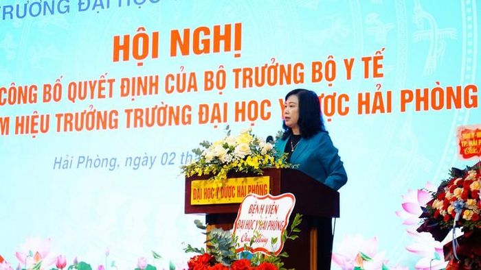 Bộ trưởng Bộ Y tế Đào Hồng Lan phát biểu chỉ đạo Hội nghị.