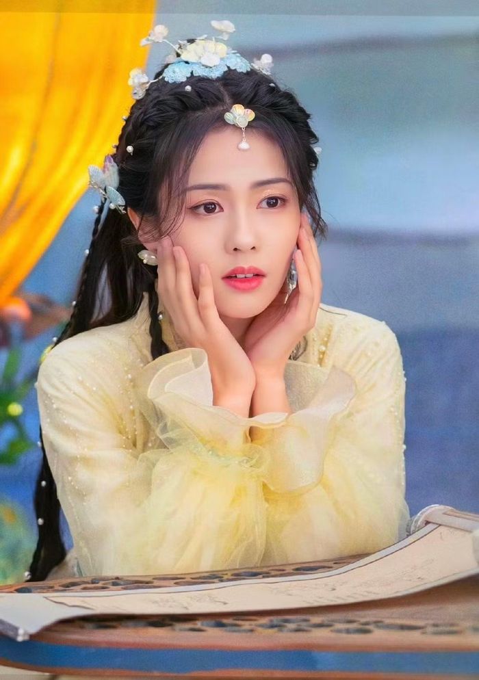 Tang Tửu trước khi thành hôn là một trong những tạo hình được khen đẹp nhất của Bạch Lộc ở "Trường Nguyệt Tẫn Minh".