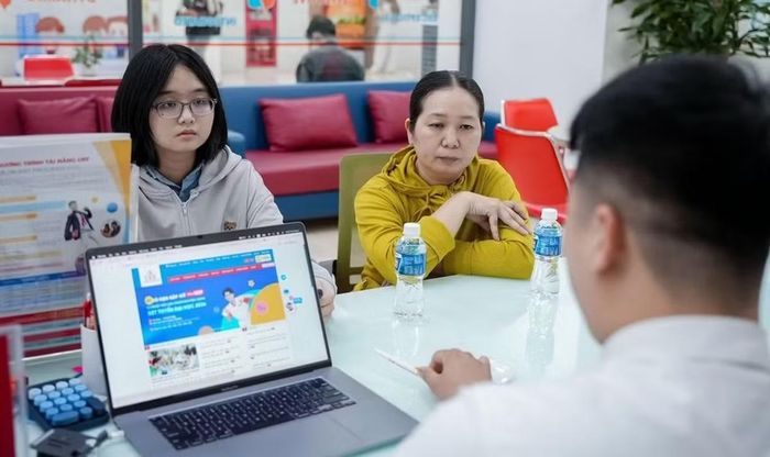 Thí sinh cũng có thể nghe tư vấn tuyển sinh ở các trường mình yêu thích. Ảnh minh họa: TPO.