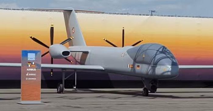 Cần nói thêm, chương trình Eurodrone được khởi động vào năm 2016 với sự tham gia của Đức, Pháp, Ý và Tây Ban Nha, công việc được điều phối bởi OCCAR - Tổ chức Hợp tác Vũ trang. Năm 2025, Ấn Độ và Nhật Bản tham gia dự án với tư cách quan sát viên.