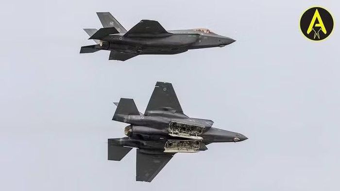 "Khi tiêm kích F-35 được đưa vào phục vụ trong Không quân Hoàng gia Na Uy và các nước NATO khác, khiến tiêm kích MiG-31 của Nga từng được coi là tiên tiến và đáng sợ nhất - đang ngày càng trở nên tụt hậu về khả năng", tờ MW nói rõ.