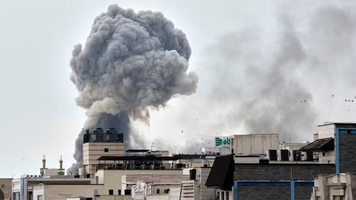Tehran sau đó đáp trả bằng các đợt tấn công vào hạ tầng năng lượng và sân bay tại nhiều quốc gia vùng Vịnh, khiến Riyadh càng lo ngại nguy cơ bất ổn lan rộng.