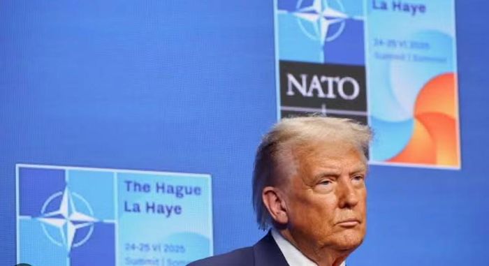 Trên mạng xã hội Truth Social, ông Trump viết rằng việc Mỹ tiếp tục gánh vác phần lớn trách nhiệm trong NATO là điều "vô lý" và không phản ánh nguyên tắc cùng chia sẻ nghĩa vụ giữa các đồng minh.