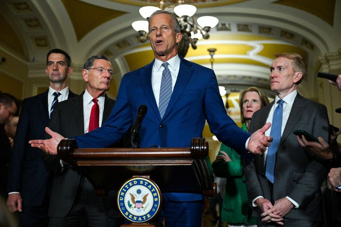  Lãnh đạo phe đa số John Thune. Ảnh: Reuters. 