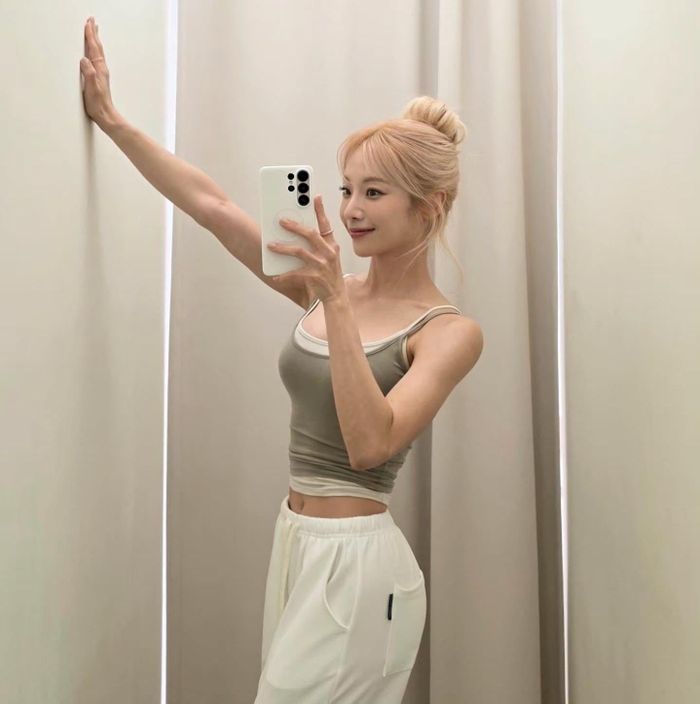 Bắt đầu tập gym từ năm 2014 và thành ngôi sao mạng vào khoảng năm 2017, Shim Euddeum khiến những người theo dõi phải bất ngờ khi vẫn giữ được hình thể đáng mơ ước sau hơn 10 năm. Ở tuổi 36, cô được nhận xét "lão hóa ngược" khi ngày càng năng động, trẻ trung.