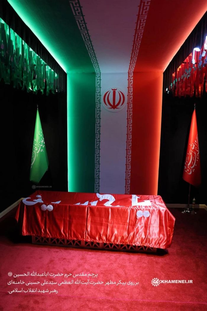 Linh cữu của Lãnh tụ Tối cao Ali Khamenei. Ảnh: CNN/X@Khamenei_fa