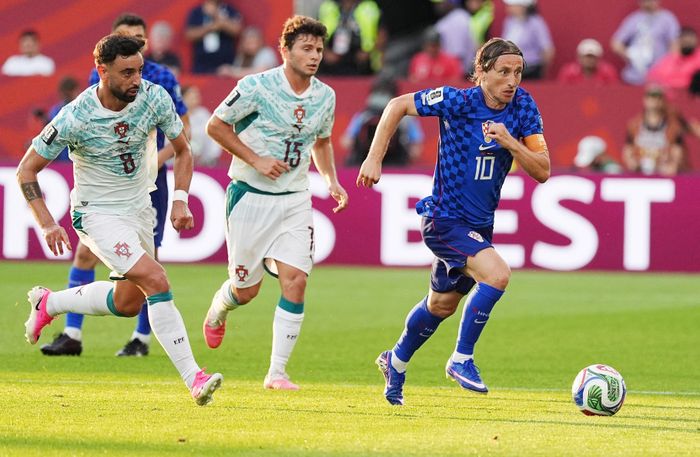  Dù Croatia phải chia tay giải đấu sau thất bại đầy cay đắng với tỷ số 1-2, màn trình diễn đẳng cấp của Modric vẫn xứng đáng nhận được sự tôn trọng tuyệt đối từ người hâm mộ vì những cống hiến vô giá của mình. 