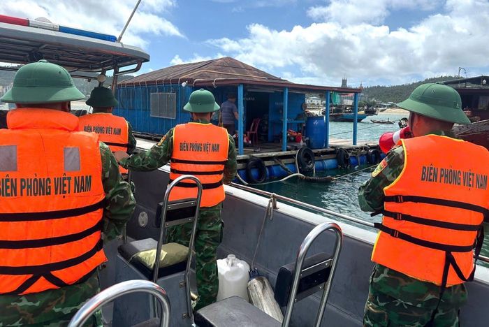  Đồn Biên phòng Thanh Lân kêu gọi tàu thuyền vào nơi tránh trú an toàn trước bão số 1, trưa 3/7. Ảnh: UBND Đặc khu Cô Tô.