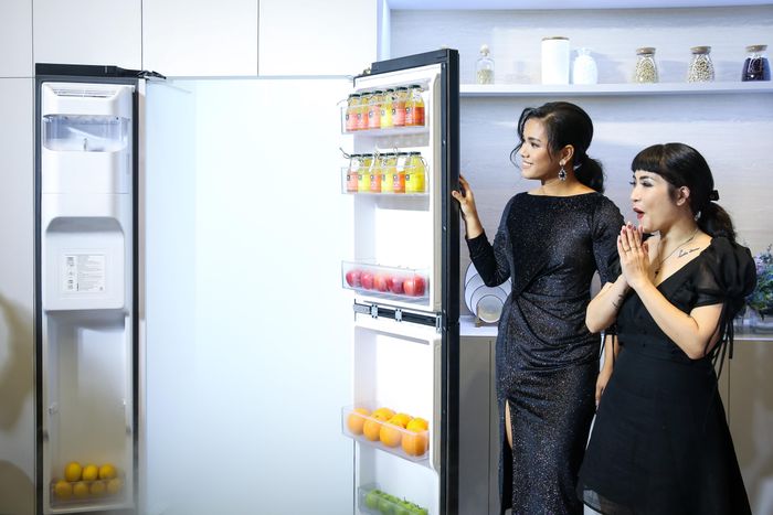 Điều chỉnh nhiệt độ phù hợp với lượng thực phẩm và thời tiết giúp tủ lạnh tiết kiệm điện hơn. Ảnh: Liêu Lãm.